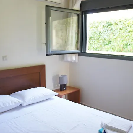 伊克希亚海滩公寓